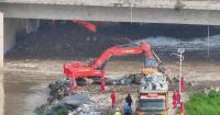 Rescuers race to seal levee breach in central China's Henan