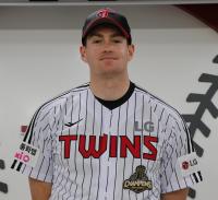 LG Twins acquire Australian pitcher Jon Kennedy