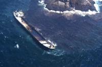 Two huge oil spills off Oman threaten potential disaster