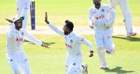 Australia slide towards Darwin defeat as Green fights