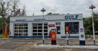 This Small Town in Florida Has an Old-School Gas Station That Turns Back Time