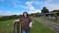 Mount Taranaki photo spot sparks safety fears as tourists stop on Kent Road