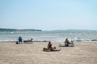 UK holidaymakers ‘struggling to shake off financial concerns’ during breaks, study finds