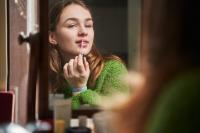 Students Who View More Social Media Use More Products That Often Harbor Hormone-Disrupting Ingredients