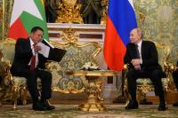 Junta chief makes trip to Russia