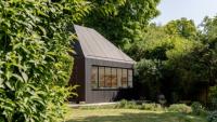 Richmond Bell completes artist’s studio in Salisbury garden