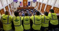 Lawmakers pass governor's budget compromise, business tax rollback in 13-2 vote
