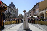 Pope calls for end to West Bank violence, pursuit of two-state solution