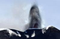 American tourist struck by lightning on Italy's Mount Etna dies