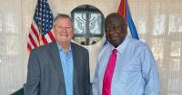 Mike Hammer meets with the ambassador of the Bahamas to discuss the situation in Cuba