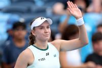 Elena Rybakina slogs through double rain delays in Cincinnati Open win