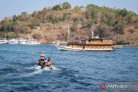 Tourist sites shut in Flores after quake leaves 68 dead, damage