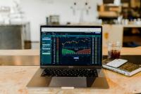 Key Factors to Consider When Choosing a Digital Trading Platform