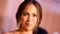 Jennifer Lopez Keeps Wearing the Season’s ‘It’ Bag Style on Her Italian Getaway — Get the Look for $48