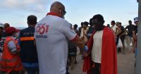 Spain passes the ball while thousands of migrants survive crowded.