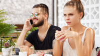 British pub giant bans loud phone videos and calls, should bars in Spain follow?
