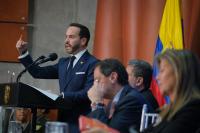 De la Espriella Delivers Book Detailing Alleged Acts of Corruption in the Petro Government