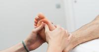 Pharmacist says toenail change 'could be sign of cancer'