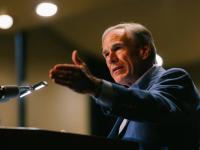 Minnesota sues Texas governor over his refusal to extradite ICE agent