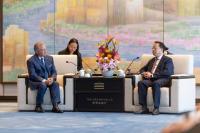 King meets with Shanghai mayor