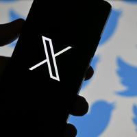 Kazakhstan bars phone use by pupils during lessons