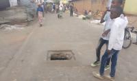 Photo of the week-Bubanza : Regideso’s open manholes become “gravelands” for passersby