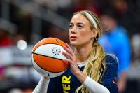 Canadian Powerlifting Champion Becomes a Talking Point Among WNBA Fans After Leading Sophie Cunningham Rally in Toronto