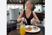 Branded handbag for $4,000 and diamonds. Vice-Miss Belarus Aliya Karotkaya went out for draniki with a friend