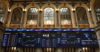 The Ibex 35 advances by 0.2% at mid-session and brushes again against 19,900 points with oil at 94 dollars.