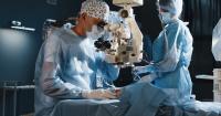 Medicare’s paying less for cataract surgery. Eye doctors are turning to lucrative lasers
