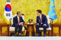 China urges Korea not to take sides, blames US policy for Korea tensions