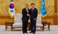Chinese FM urges greater progress in China-South Korea strategic cooperative partnership in meeting with SK president