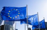 How can EU battery regulations help improve global sustainability governance in other sectors?