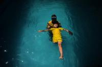 Gaza children turn to swimming after losing limbs