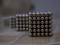 Researchers discover new way to tune electron flow in altermagnet material