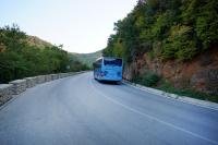 Tourist Bus Makes Dangerous Overtaking Maneuver on Lefkada Bridge