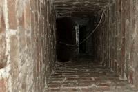 Arizona renter traces dead-animal smell to hidden AC shaft behind floor vent