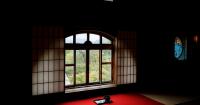 Kyoto’s Meiji-era mansion opens a private tearoom with stained glass for just one day