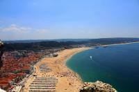 Nazaré beach reopens to swimmers