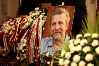 Hundreds of Belarusians came to bid farewell to Aliaksandr Milinkevich