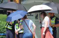 Parasol Culture Spreads to U.S. as K-Beauty Fuels Sun-Avoidance Habit