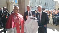 The Pope in San Marino: Presented with the jersey of the team competing in Taranto 2026