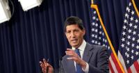 Economy: Fed officials eye higher rates; unemployment claims fall