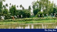 Farmers break into Kurigram fertiliser warehouse, take 197 urea sacks