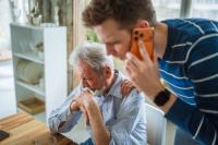 Optus and Telstra outages force telco industry to issue new 000 calling advice