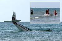 Young female pilot makes dramatic emergency sea landing in front of Florida beachgoers — and is quickly rescued uninjured