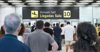 The controls on travelers from Italy already reach more than 8,200 people in Spain.