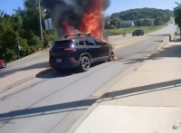 🎥Minor injuries after 3-vehicle Kansas crash and fire