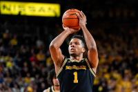 Michigan basketball vs Lithuania: Moustapha Thiam injured
