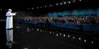Pope urges dialogue over war